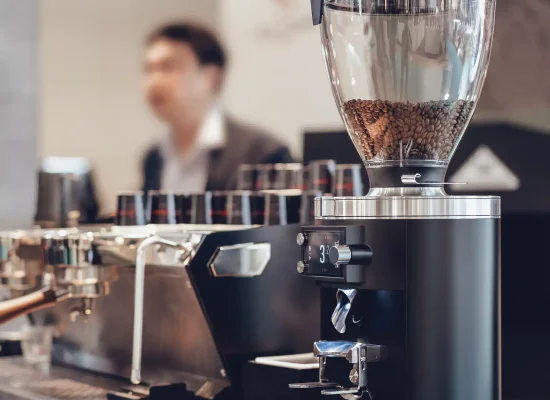Mahlkoenig_E80_Supreme_Espresso_Grinder_Mood_bar_1-min Mahlkoenig_E80_Supreme
